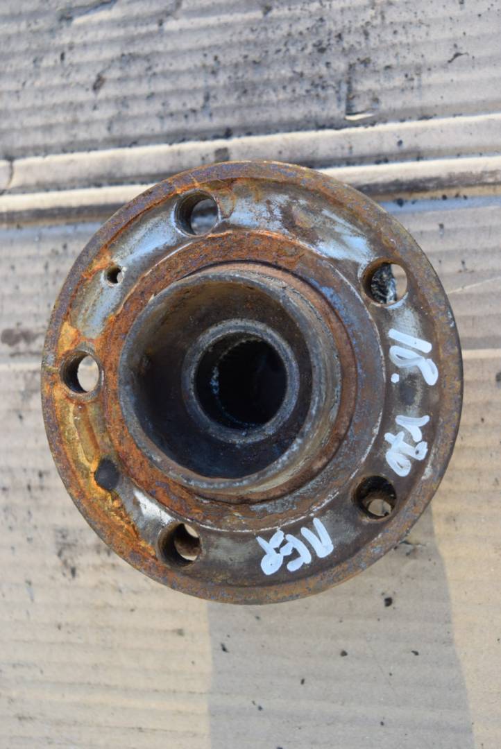 ступица передняя Volvo V70 2 поколение 2003, 2.4 л., Ti, B 5244 T3, бензин, МКПП, универсал, передний привод - фото №1