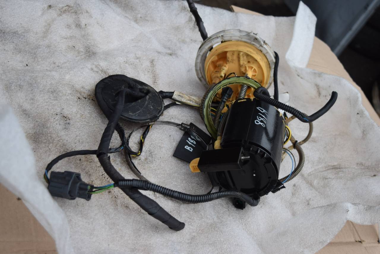 насос топливный Volvo XC60 1 поколение 2009, 2.4 л., D5, D 5244 T10, дизель, АКПП, полный подключаемый привод, 30792970 - фото №1