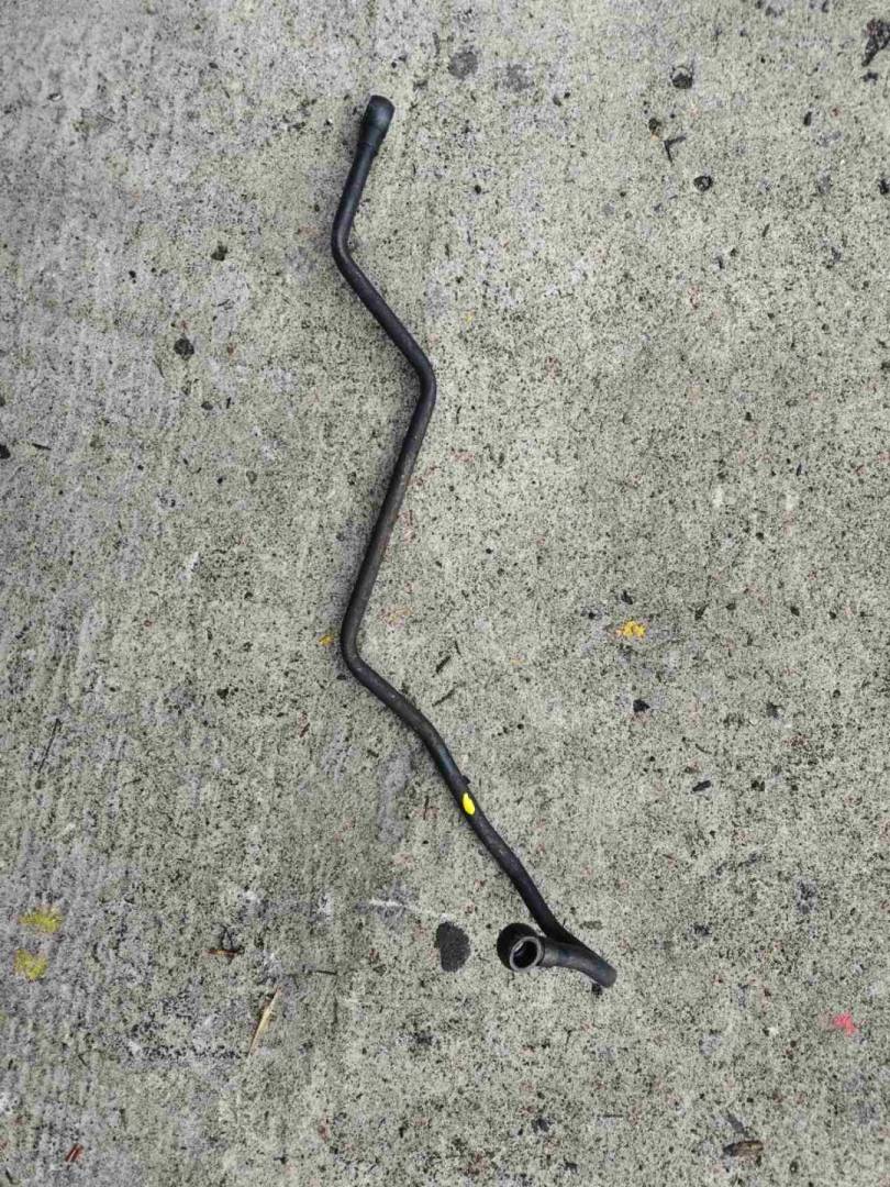 масляная трубка турбины Volvo S60 1 поколение 2001, 2.4 л., Ti, B 5244 T3, бензин, АКПП, седан, передний привод - фото №1