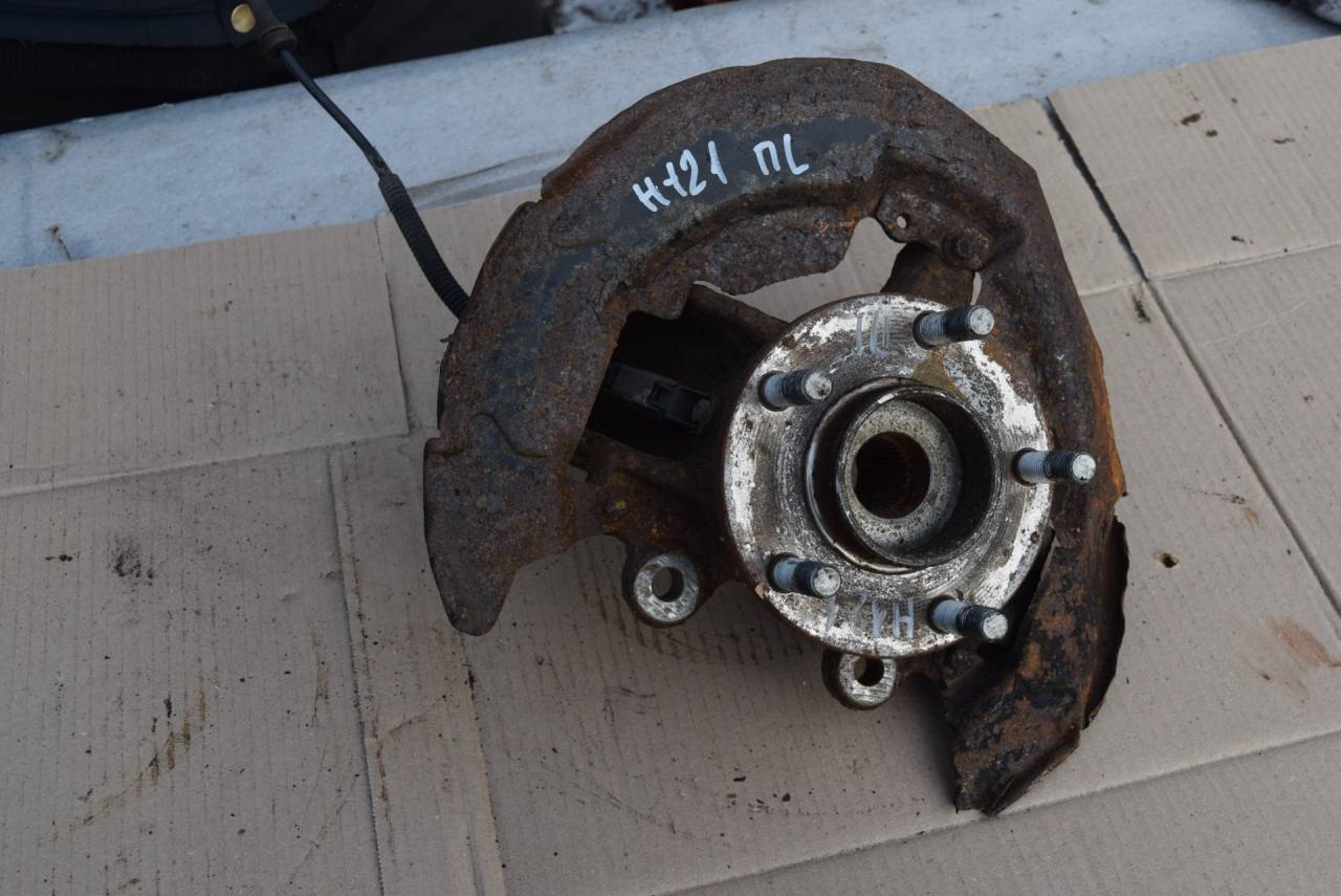 ступица передняя левая Volvo C30 1 поколение 2007, 2.5 л., Ti, бензин, МКПП, серый, хетчбэк 3 дв., передний привод - фото №1