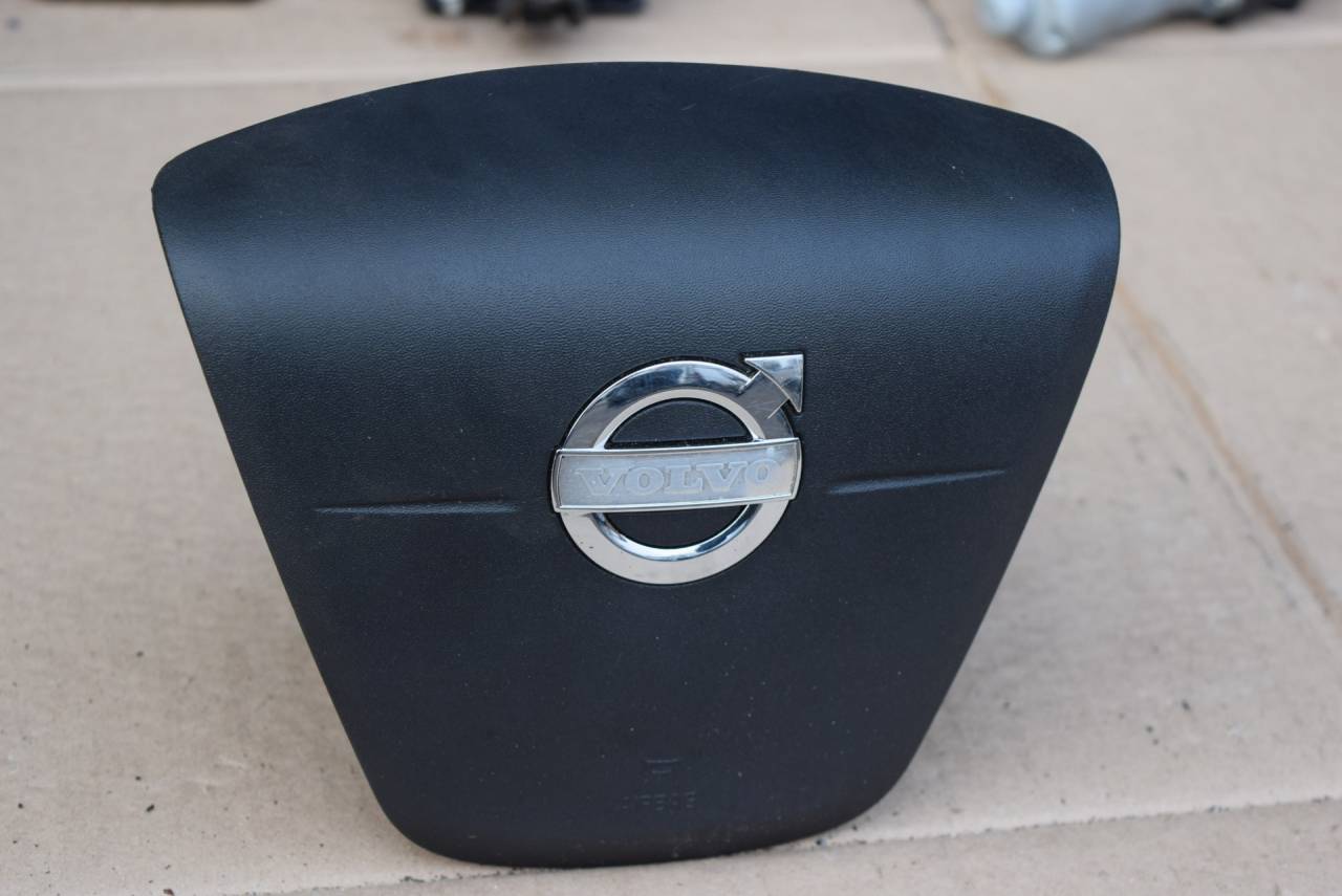 подушка безопасности водителя Volvo XC60 1 поколение 2009, 2.4 л., D5, D 5244 T10, дизель, АКПП, полный подключаемый привод, 30721929, P30721929 - фото №1