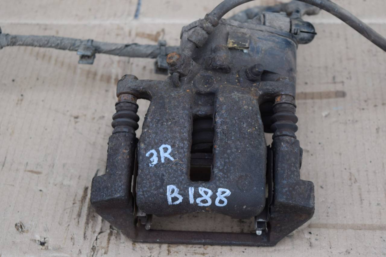 суппорт задний правый Volvo XC60 1 поколение 2009, 2.4 л., D5, D 5244 T10, дизель, АКПП, полный подключаемый привод - фото №1