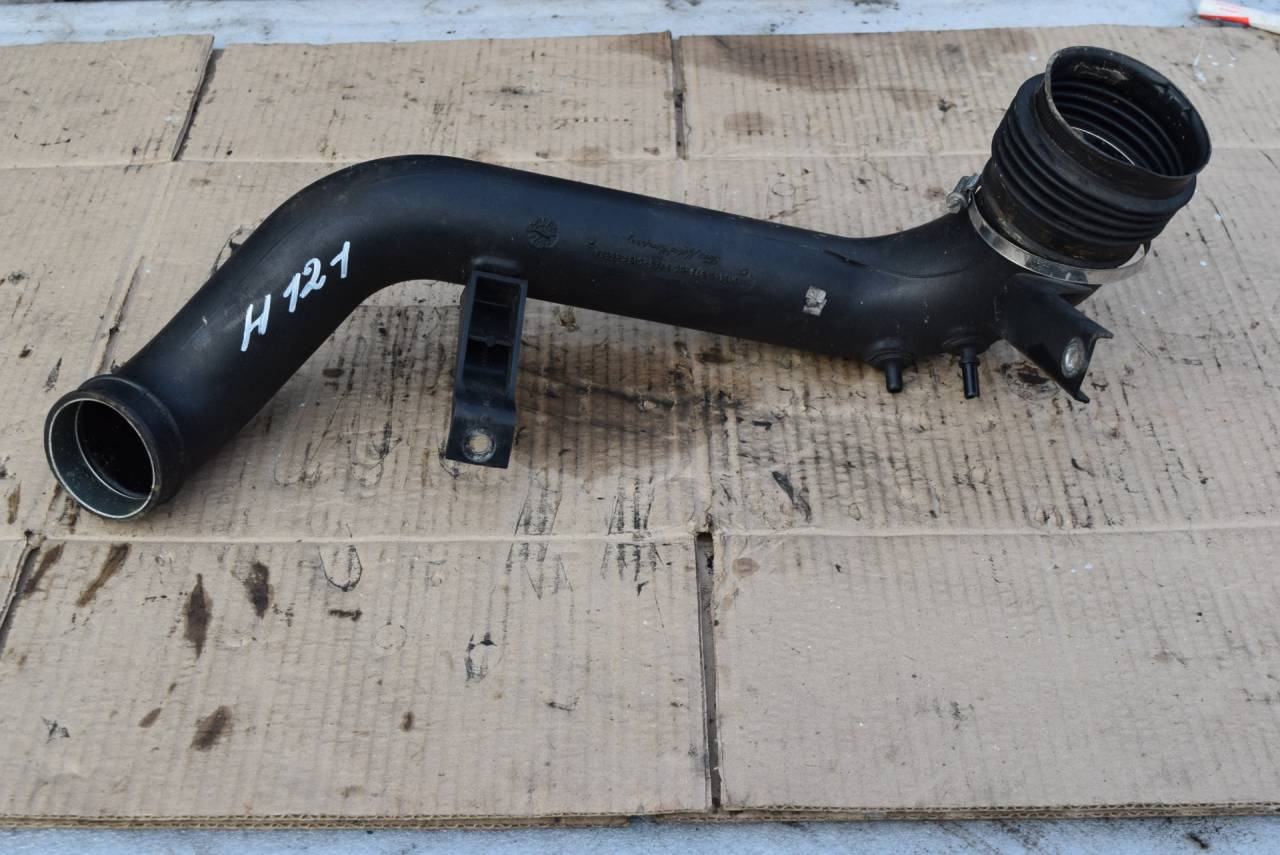 патрубок воздушного фильтра Volvo C30 1 поколение 2007, 2.5 л., Ti, бензин, МКПП, серый, хетчбэк 3 дв., передний привод, 3M519A573UC - фото №1