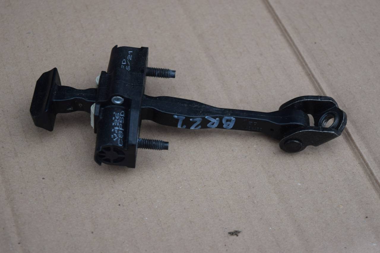 ограничитель открывания двери Volvo XC60 2 поколение 2021, 2.0 л., бензин, АКПП, 31424466 - фото №1