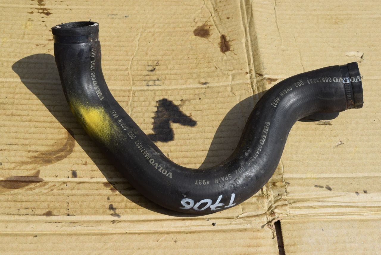 патрубок (трубопровод, шланг) Volvo S80 1 поколение 2003, 2.4 л., i, B 5244 S, бензин, АКПП, седан, передний привод, 08671393 - фото №1