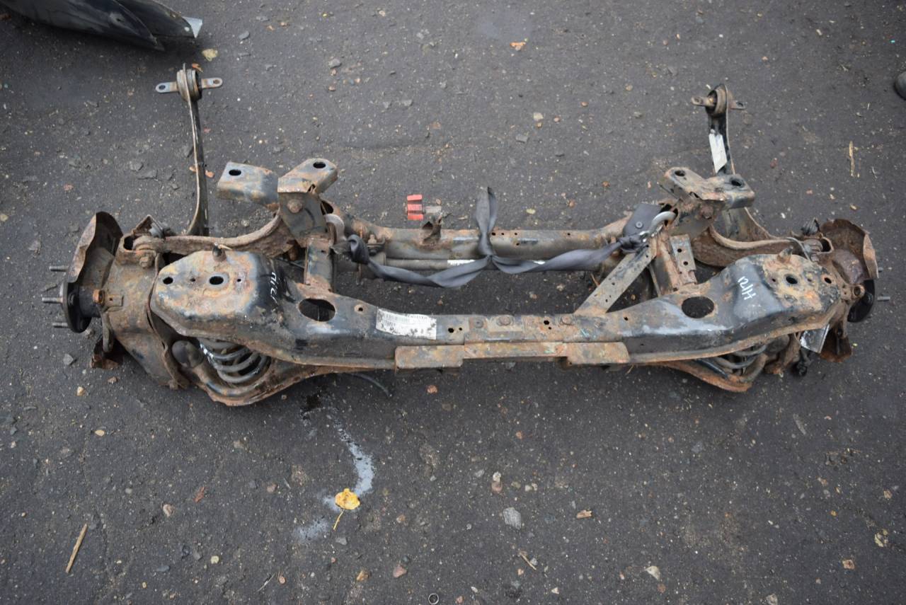 балка подвески задняя Volvo C30 1 поколение 2007, 2.5 л., Ti, бензин, МКПП, серый, хетчбэк 3 дв., передний привод - фото №1