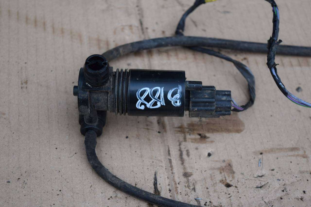 насос (моторчик) омывателя стекла Volvo XC60 1 поколение 2009, 2.4 л., D5, D 5244 T10, дизель, АКПП, полный подключаемый привод, 1007149 - фото №1