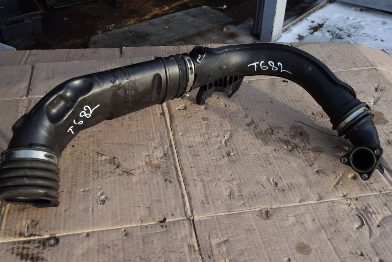 патрубок турбины Volvo V40 2 поколение 2013, 1.6 л., Ti, B 4164 T3, бензин, робот, универсал, передний привод, BV619C623EF, 1095993S01 - фото №1