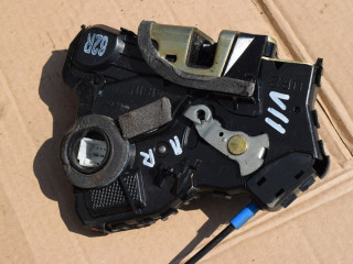 замок двери передней правой Toyota Corolla Verso 1 поколение [рестайлинг] 2006, 2.2 л., 2AD-FHV, дизель, МКПП, минивэн