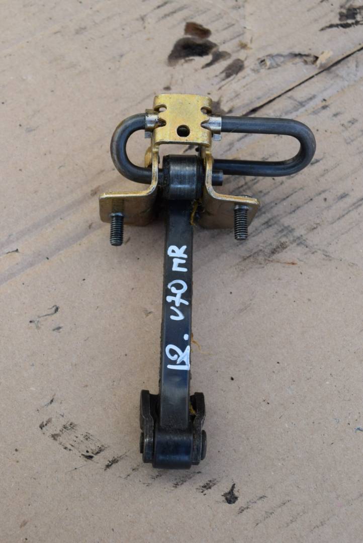 ограничитель открывания двери Volvo V70 2 поколение 2003, 2.4 л., Ti, B 5244 T3, бензин, МКПП, универсал, передний привод, 30634551 - фото №1