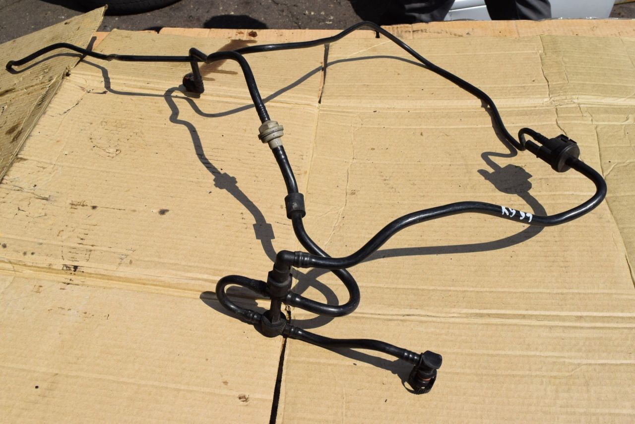 трубка вентиляции бака Volvo S60 2 поколение 2011, 1.6 л., B 4164 T3, бензин, АКПП, седан, BG9N9E963BD - фото №1