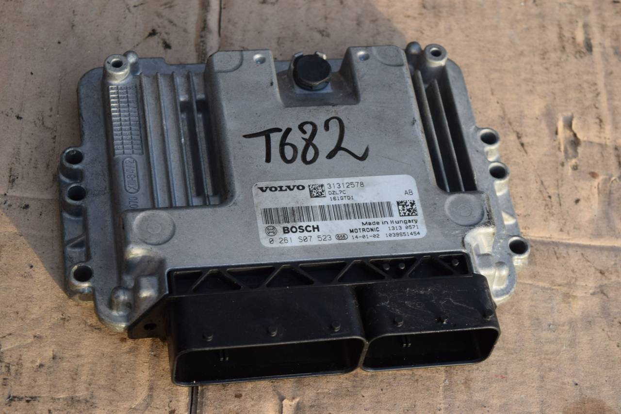 блок управления двигателем Volvo V40 2 поколение 2013, 1.6 л., Ti, B 4164 T3, бензин, робот, универсал, передний привод, 0261S07523, 31312578 - фото №1