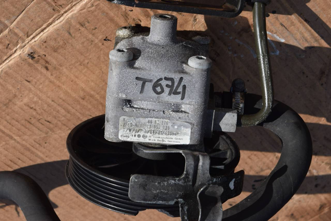 насос гидроусилителя руля Volvo S60 1 поколение 2002, 2.4 л., D5, D 5244 T, дизель, АКПП, седан, передний привод, 8684287 - фото №1