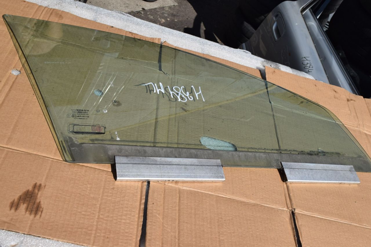 стекло двери передней правой Volvo XC70 2 поколение 2002, 2.5 л., Ti, B 5254 T2, бензин, МКПП, универсал, полный подключаемый привод - фото №1