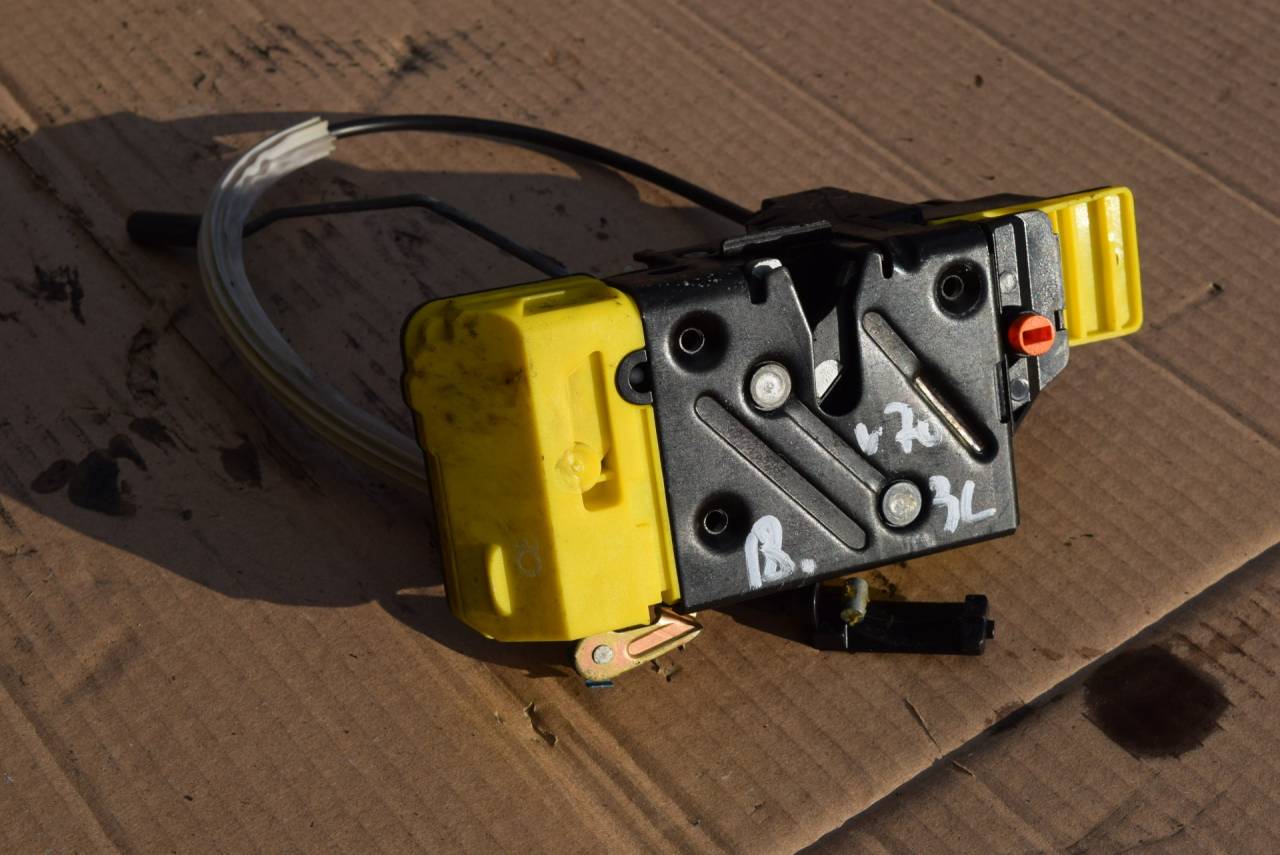 замок двери задней левой Volvo V70 2 поколение 2003, 2.4 л., Ti, B 5244 T3, бензин, МКПП, универсал, передний привод - фото №1