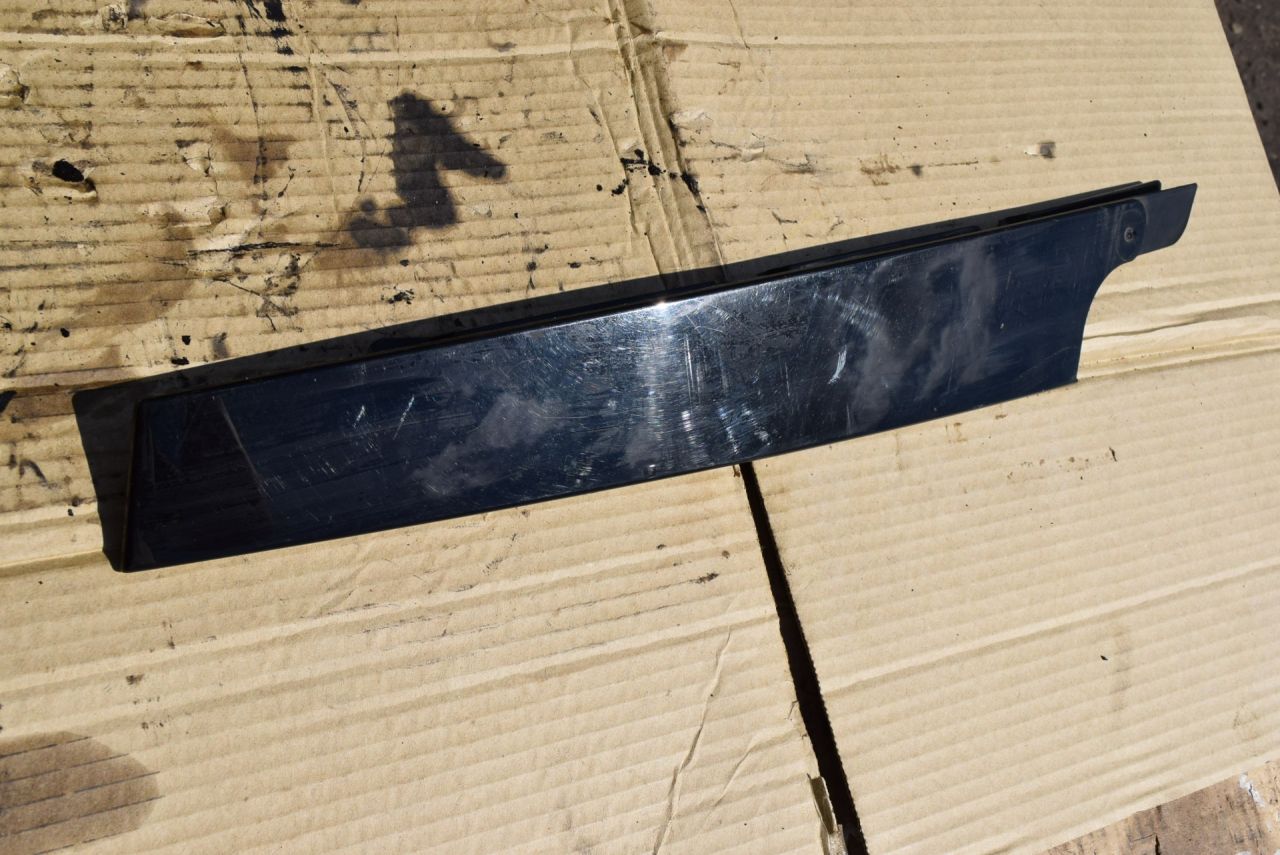 молдинг двери передней правой Volkswagen Golf 7 поколение 2016, 1.4 л., бензин, АКПП, 5GM837902 - фото №1