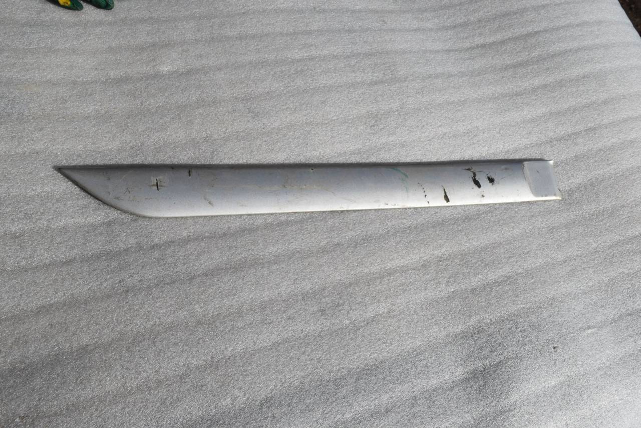 молдинг двери задней правой Ford Focus 1 поколение 1999, 1.6 л., бензин, АКПП, YS41A25532BA - фото №1