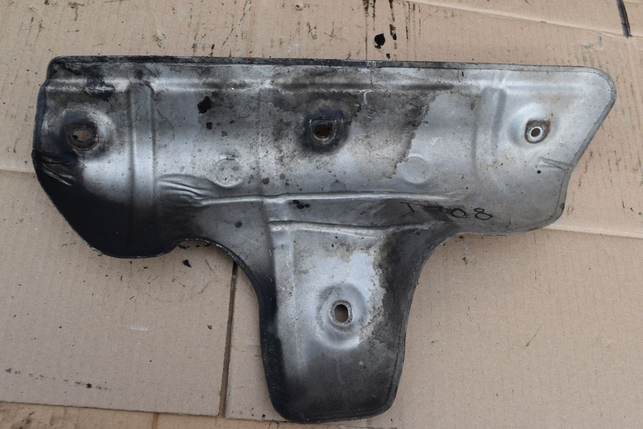 тепловой экран глушителя Volvo V70 3 поколение 2008, 2.4 л., D5, D 5244 T5, дизель, АКПП, универсал, передний привод - фото №1