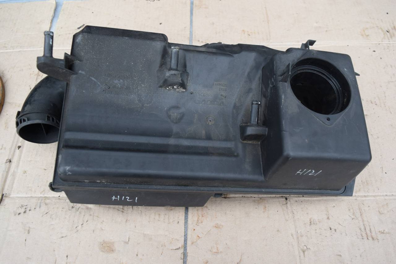 корпус воздушного фильтра Volvo C30 1 поколение 2007, 2.5 л., Ti, бензин, МКПП, серый, хетчбэк 3 дв., передний привод, 30677533 - фото №1