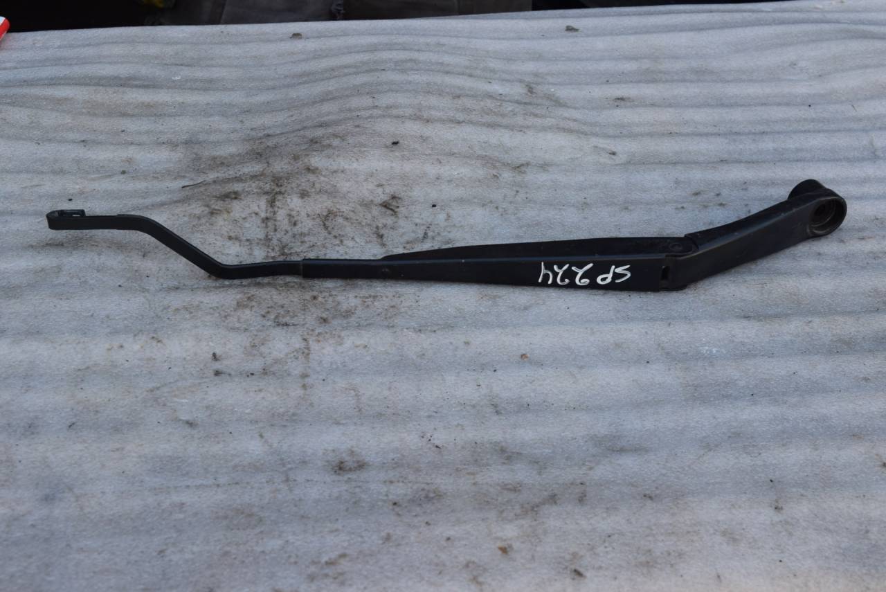 щеткодержатель (поводок стеклоочистителя, дворник) Hyundai Solaris 1 поколение 2013, 1.4 л., бензин, МКПП, RBKL-DR2247 - фото №1