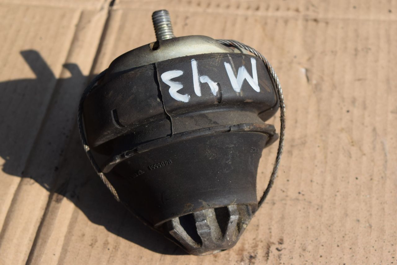 подушка крепления двигателя Volvo XC70 2 поколение 2002, 2.4 л., Ti, B 5244 T3, бензин, АКПП, универсал, полный подключаемый привод, 9485551 - фото №1