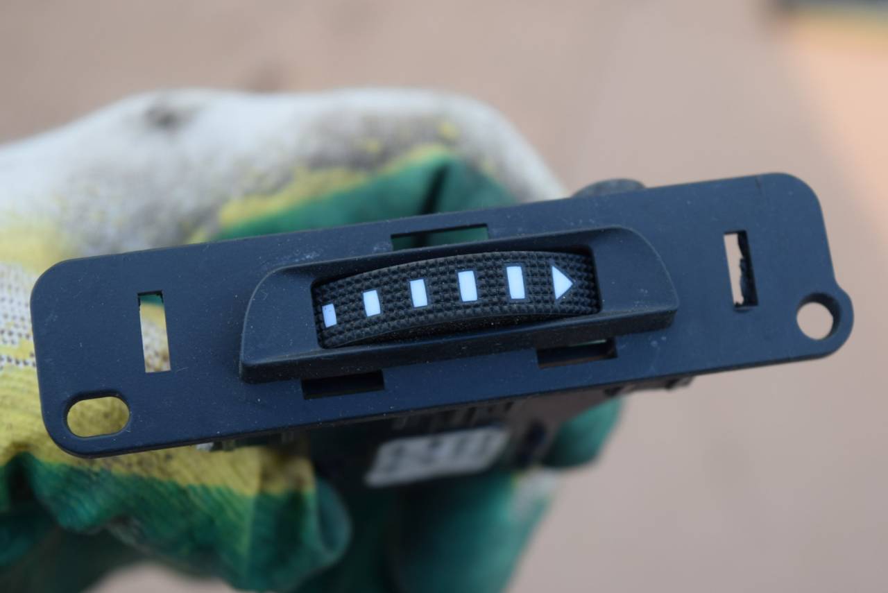 кнопка (выключатель) Audi A8 D4/4H 2011, 3.0 л., бензин, АКПП, седан, 4H0820911A - фото №1