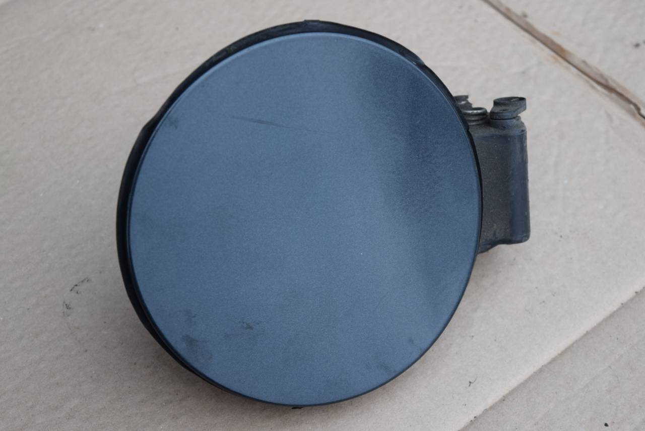 лючок топливного бака Volvo XC60 1 поколение 2009, 2.4 л., D5, D 5244 T10, дизель, АКПП, полный подключаемый привод, 31298740 - фото №1