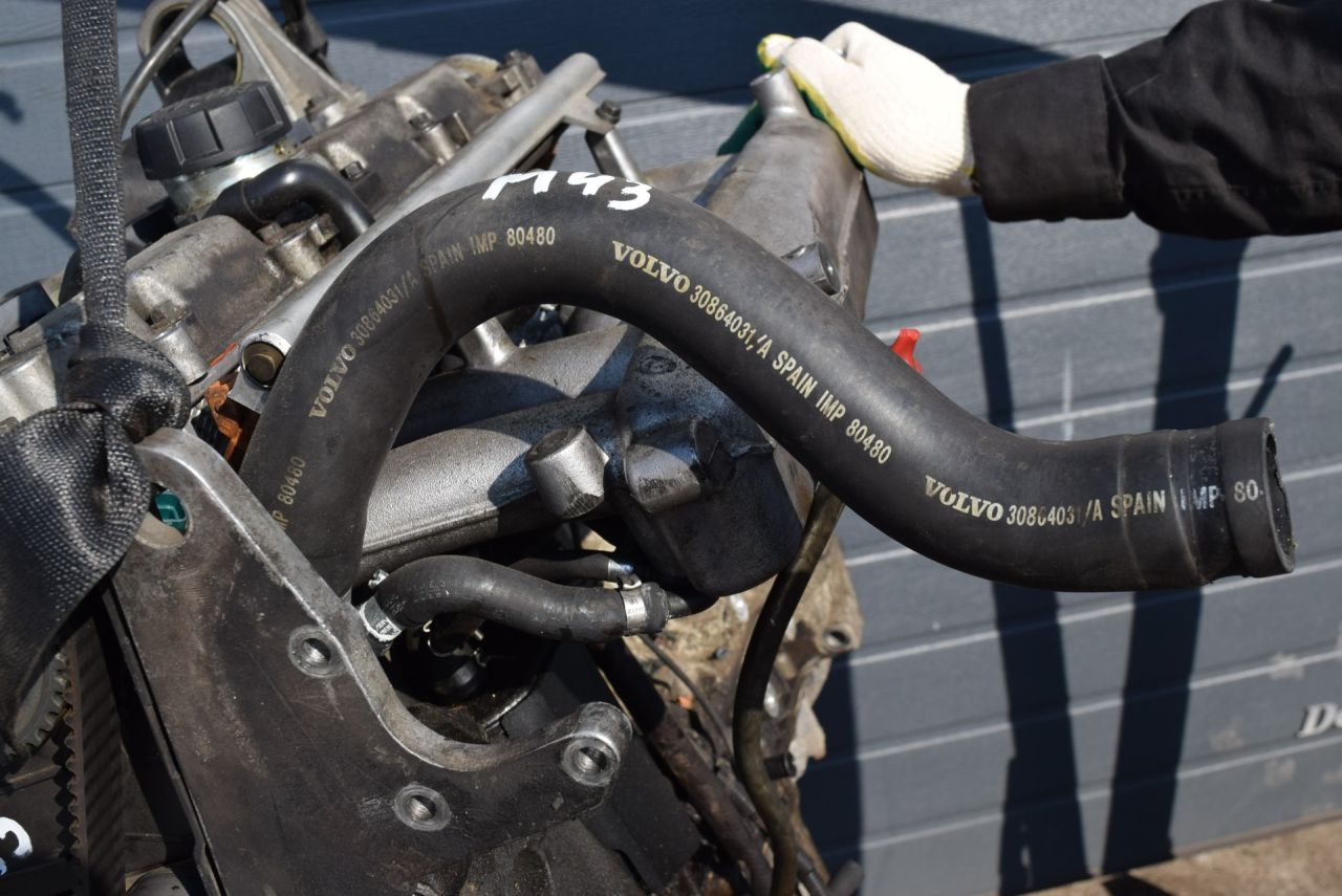 патрубок (трубопровод, шланг) Volvo XC70 2 поколение 2002, 2.4 л., Ti, B 5244 T3, бензин, АКПП, универсал, полный подключаемый привод, 30864031 - фото №1