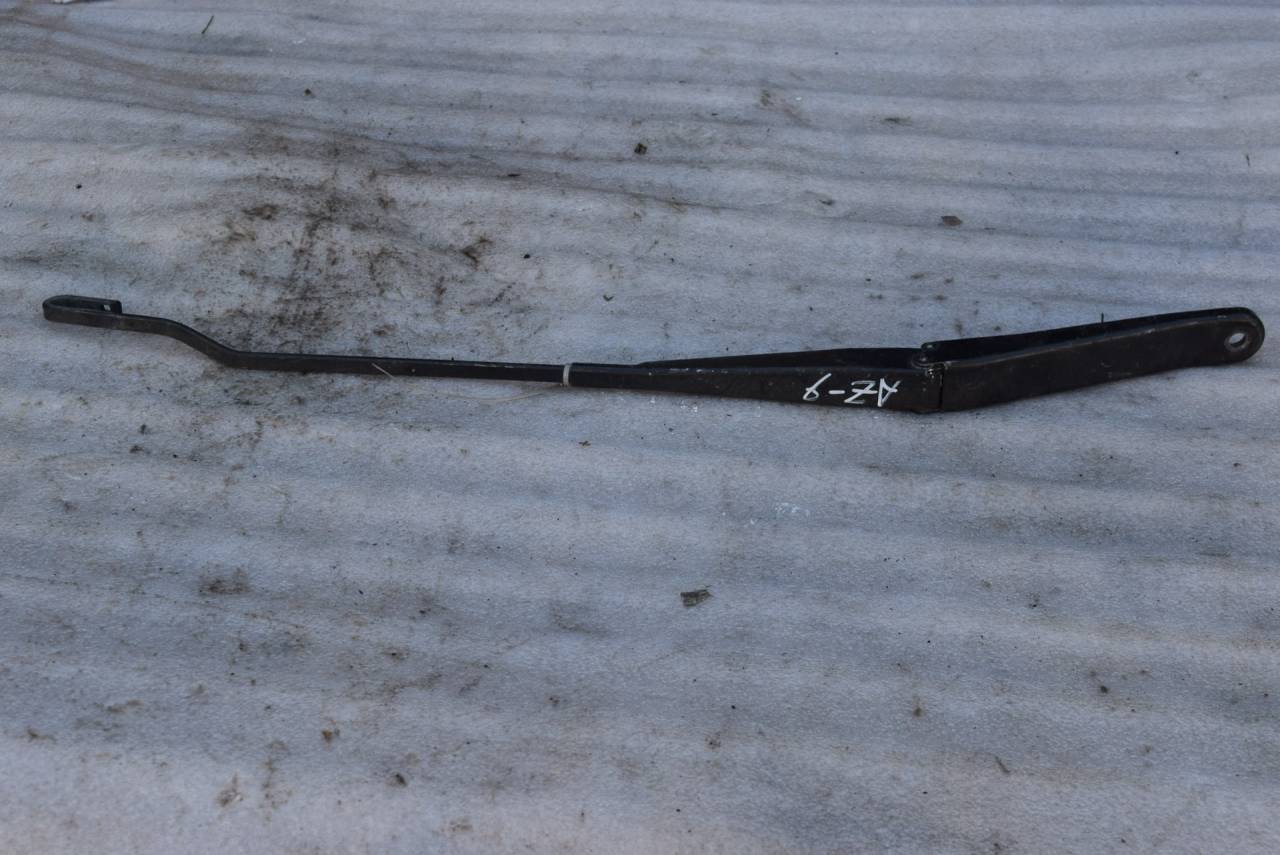 щеткодержатель (поводок стеклоочистителя, дворник) Fiat Stilo 1 поколение 2004, 1.9 л., дизель, универсал, 46814354 - фото №1