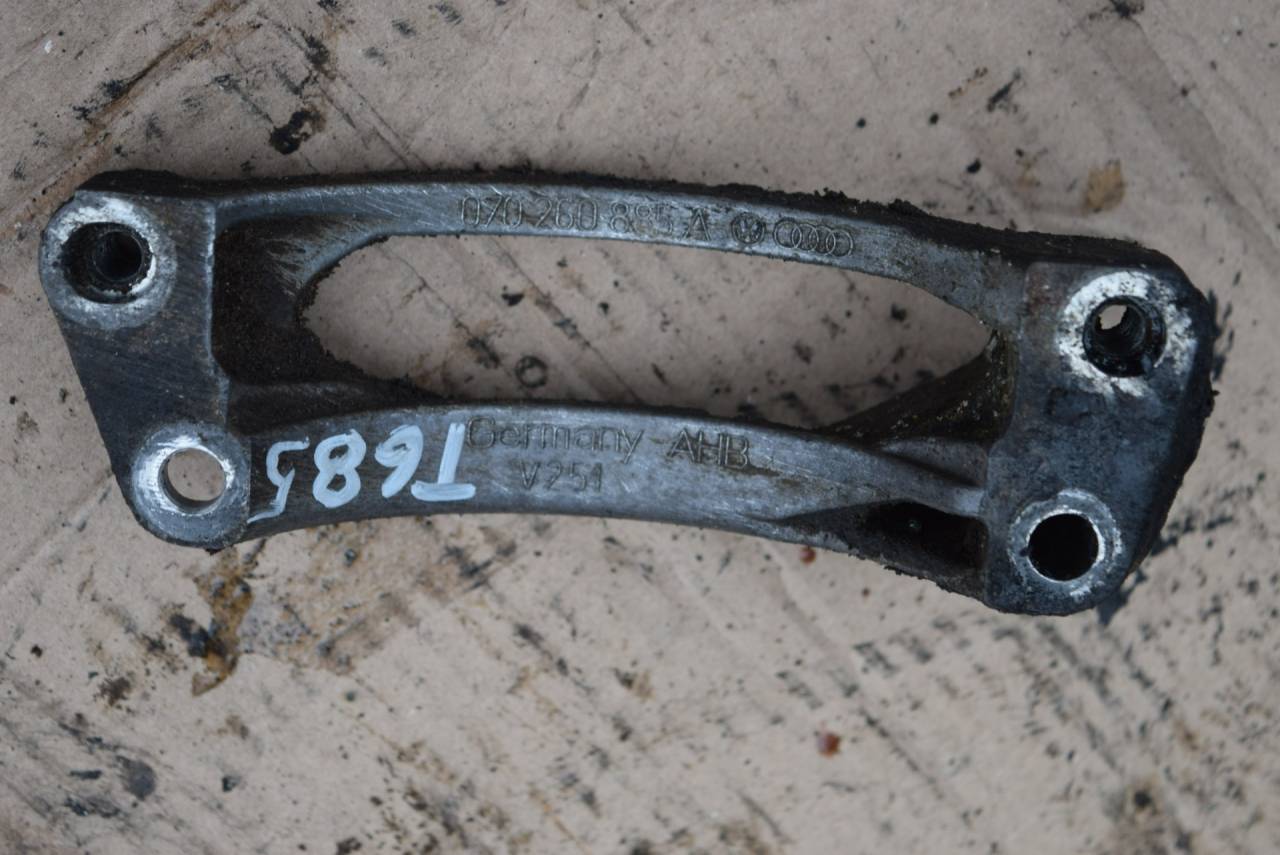 кронштейн компрессора кондиционера Volkswagen Transporter T5 2008, 2.5 л., TDi PD, AXE, дизель, МКПП, передний привод, 070260885A - фото №1