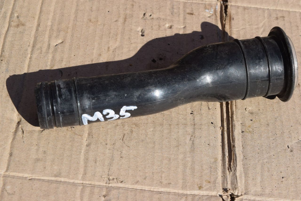 горловина бачка омывателя Volvo XC70 1 поколение 1999, 2.4 л., Ti, B 5244 T, бензин, АКПП, универсал, полный подключаемый привод, 9178737 - фото №1