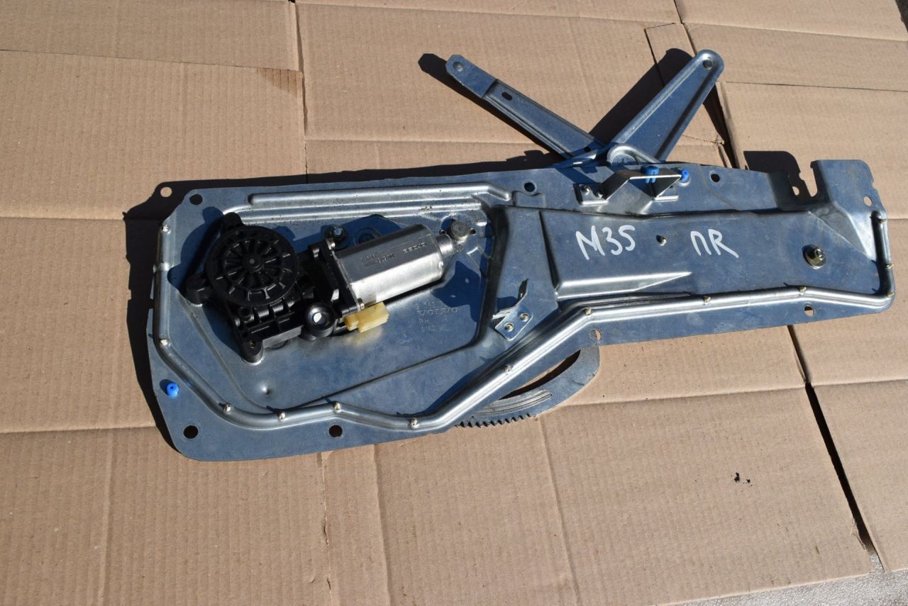 стеклоподъемник электрический передний правый Volvo XC70 1 поколение 1999, 2.4 л., Ti, B 5244 T, бензин, АКПП, универсал, полный подключаемый привод, 9152724 - фото №1