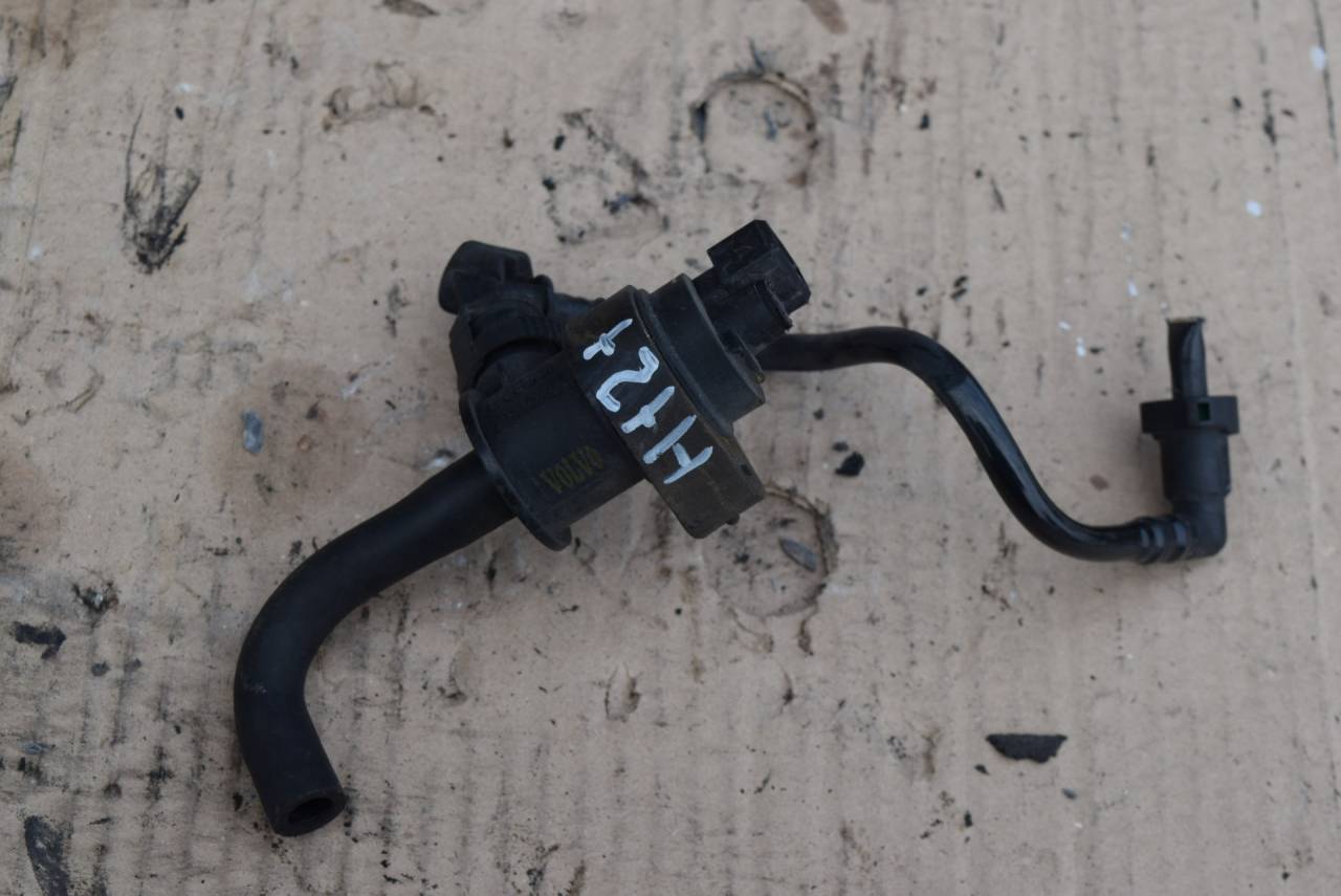 электромагнитный клапан Volvo C30 1 поколение 2007, 2.5 л., Ti, бензин, МКПП, серый, хетчбэк 3 дв., передний привод, 8653909 - фото №1