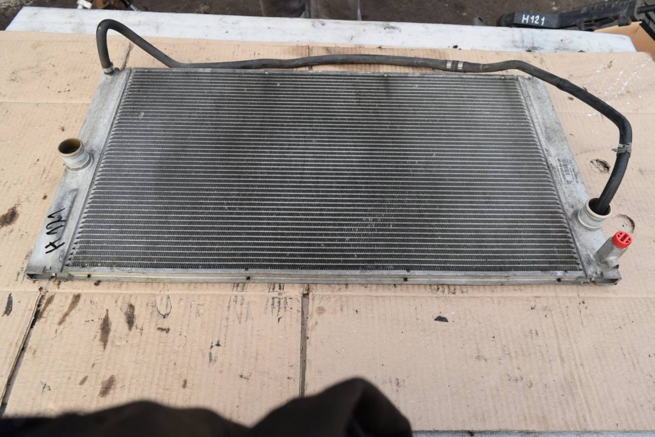 радиатор (основной) Volvo C30 1 поколение 2007, 2.5 л., Ti, бензин, МКПП, серый, хетчбэк 3 дв., передний привод, 3M518005DB, M5219001 - фото №1