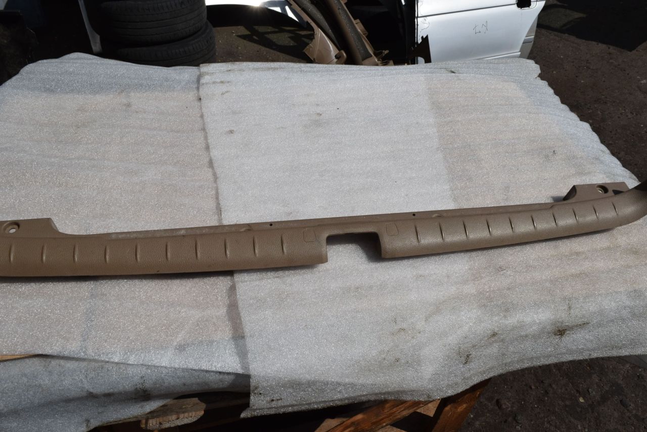 накладка внутренняя на заднюю панель кузова Volvo XC70 2 поколение 2002, 2.5 л., Ti, B 5254 T2, бензин, МКПП, универсал, полный подключаемый привод - фото №1