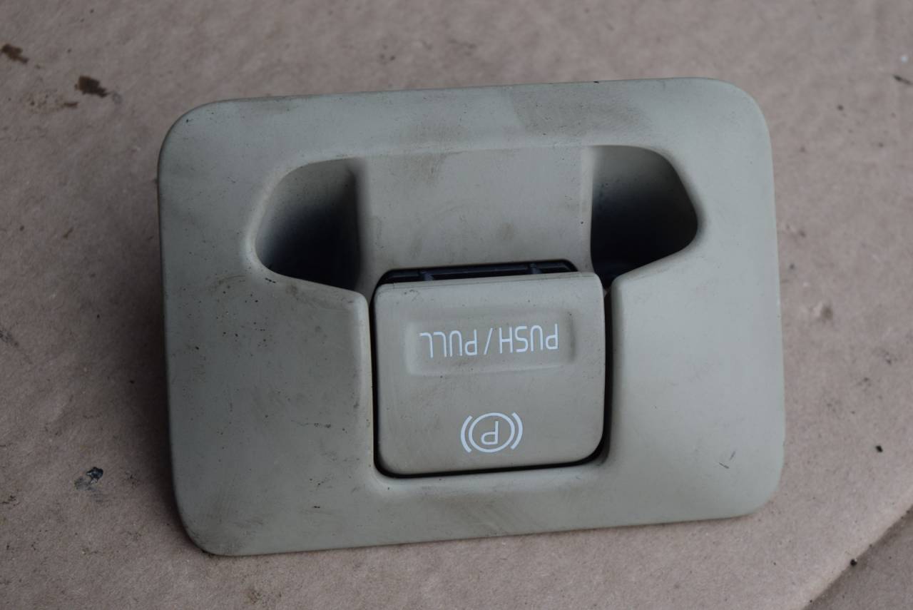 кнопка ручного тормоза (ручника) Volvo XC60 1 поколение 2009, 2.4 л., D5, D 5244 T10, дизель, АКПП, полный подключаемый привод, 30773540 - фото №1