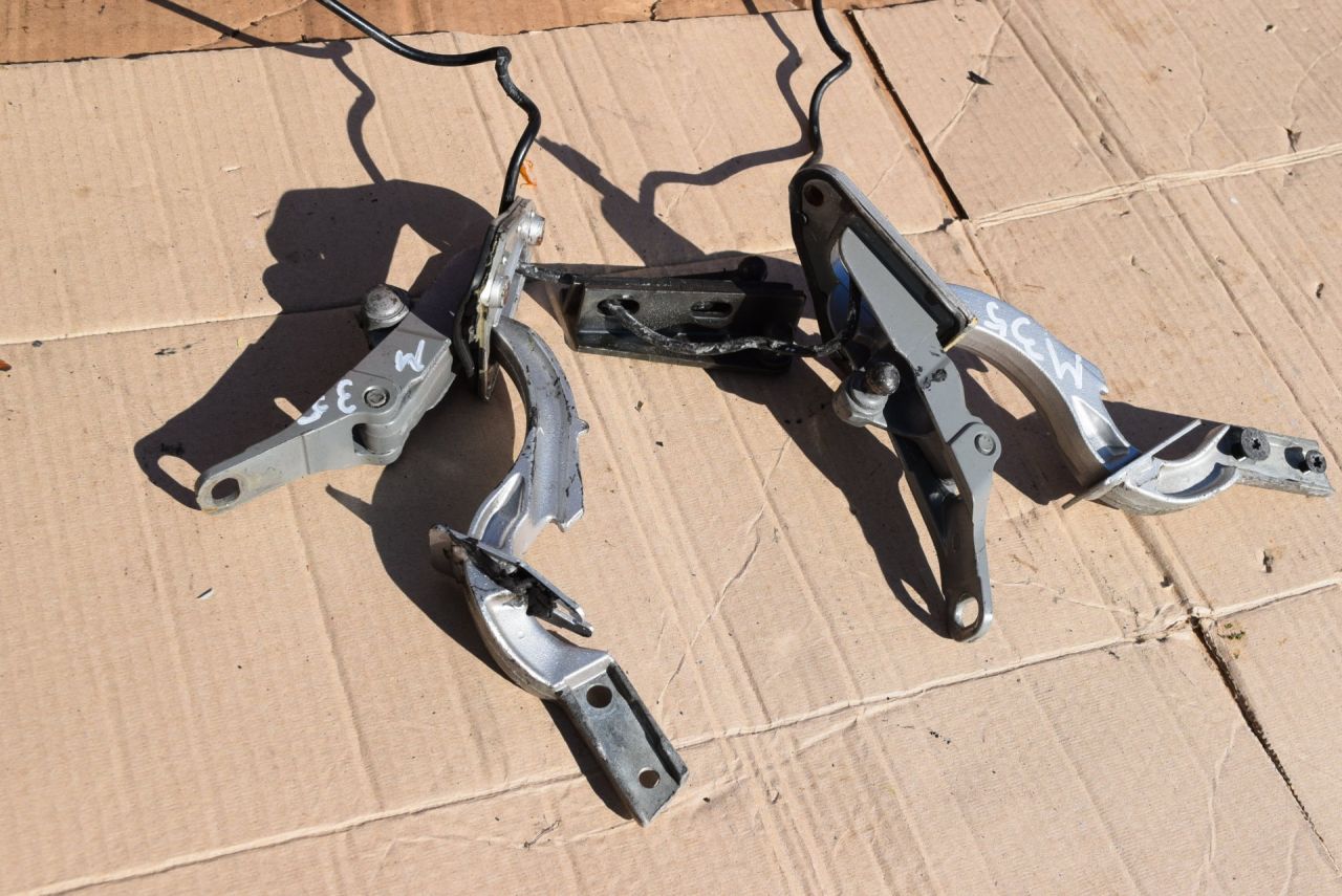 петля крышки багажника Volvo XC70 1 поколение 1999, 2.4 л., Ti, B 5244 T, бензин, АКПП, универсал, полный подключаемый привод, 9133120, 9133118 - фото №1