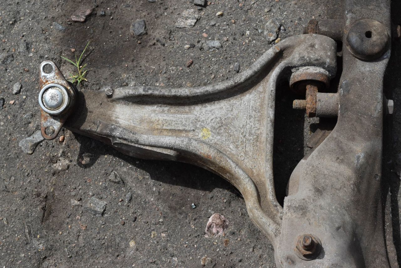 рычаг передний левый Volvo XC70 2 поколение 2002, 2.5 л., Ti, B 5254 T2, бензин, МКПП, универсал, полный подключаемый привод, 08646375 - фото №1