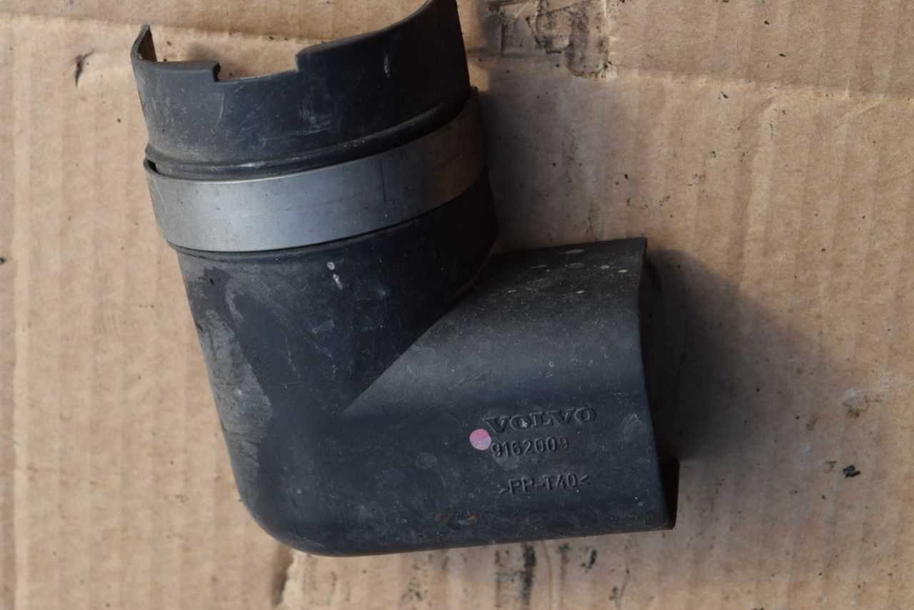 планка под капот Volvo XC70 1 поколение 1999, 2.4 л., Ti, B 5244 T, бензин, АКПП, универсал, полный подключаемый привод, 9162009 - фото №1