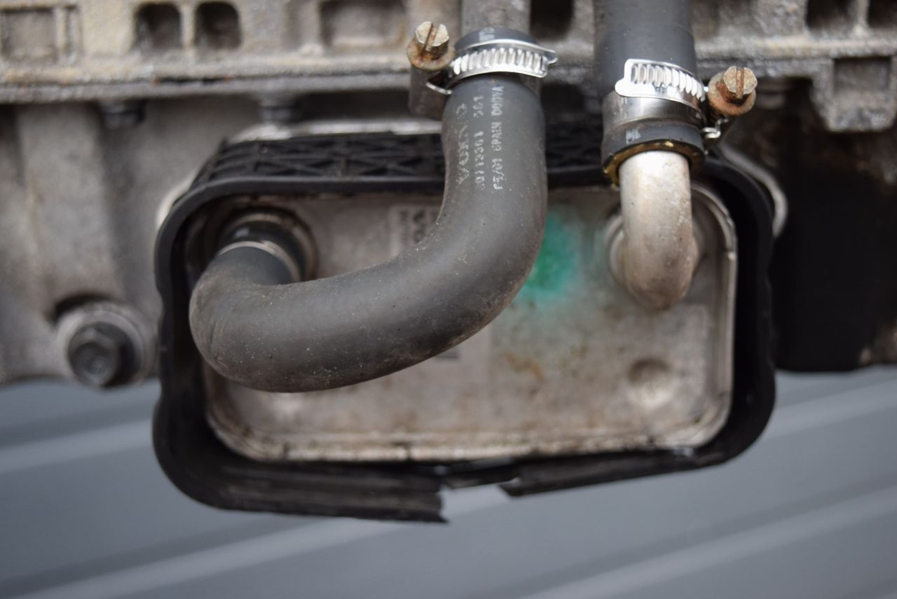 радиатор масляный Volvo XC90 1 поколение 2005, 2.4 л., D5, D 5244 T, дизель, АКПП, полный подключаемый привод, 8689592 - фото №1