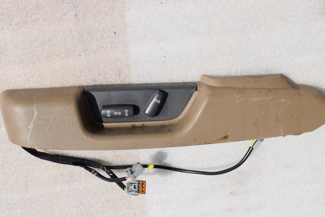 накладка на сиденье Volvo XC70 2 поколение 2002, 2.5 л., Ti, B 5254 T2, бензин, МКПП, универсал, полный подключаемый привод, 9174419 - фото №1