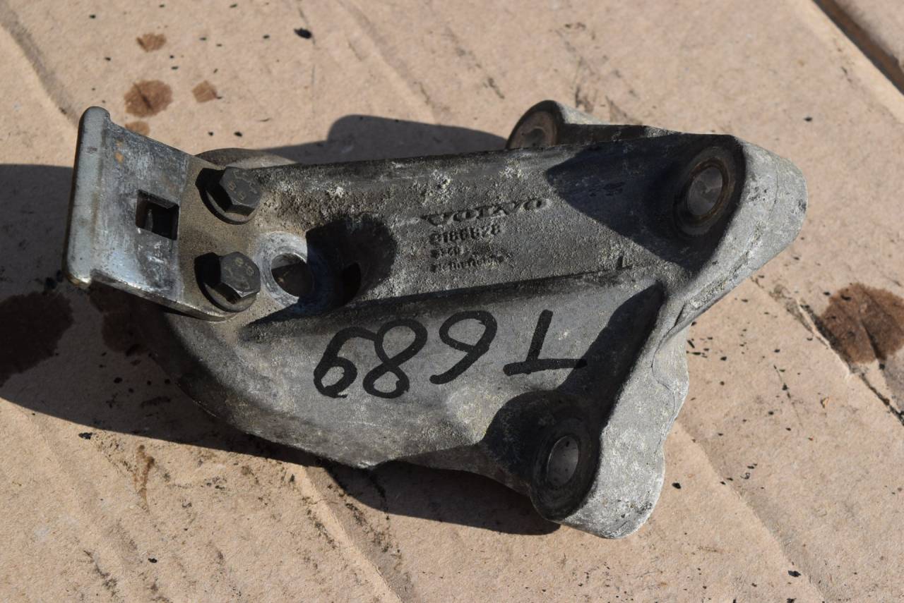 кронштейн двигателя Volvo S80 1 поколение 2001, 2.0 л., Ti, B 5204 T4, бензин, МКПП, седан, передний привод, 9186828 - фото №1