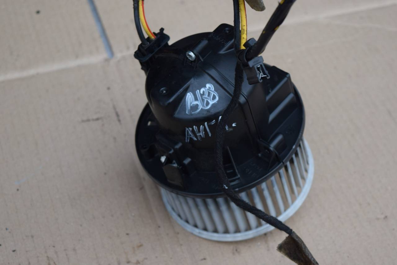 моторчик печки Volvo XC60 1 поколение 2009, 2.4 л., D5, D 5244 T10, дизель, АКПП, полный подключаемый привод, 6G9N18D413AA - фото №1