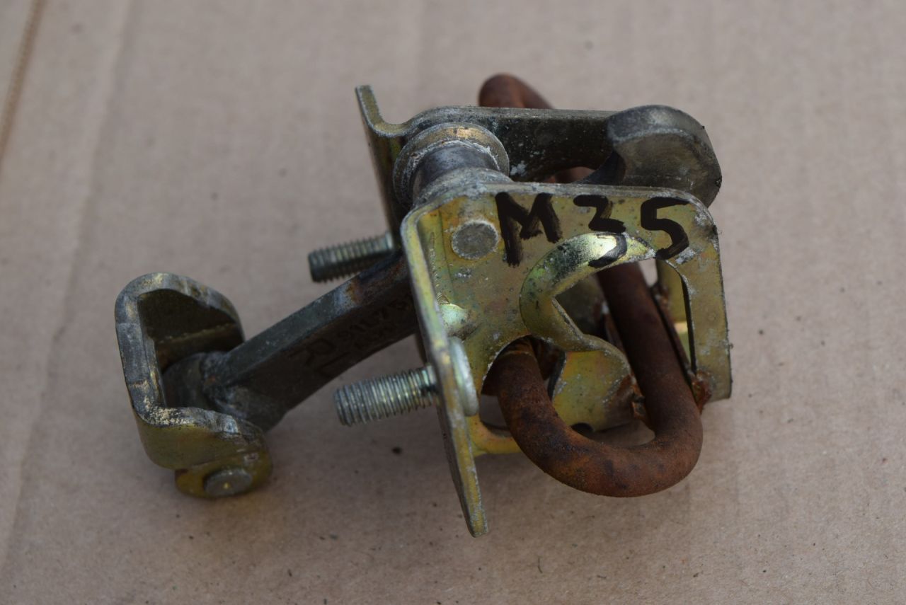 ограничитель открывания двери задней Volvo XC70 1 поколение 1999, 2.4 л., Ti, B 5244 T, бензин, АКПП, универсал, полный подключаемый привод - фото №1