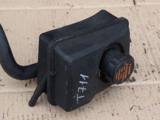 бачок расширительный Volvo XC90 1 поколение 2003, 2.4 л., D5, D 5244 T, дизель, АКПП, полный подключаемый привод, 30680304