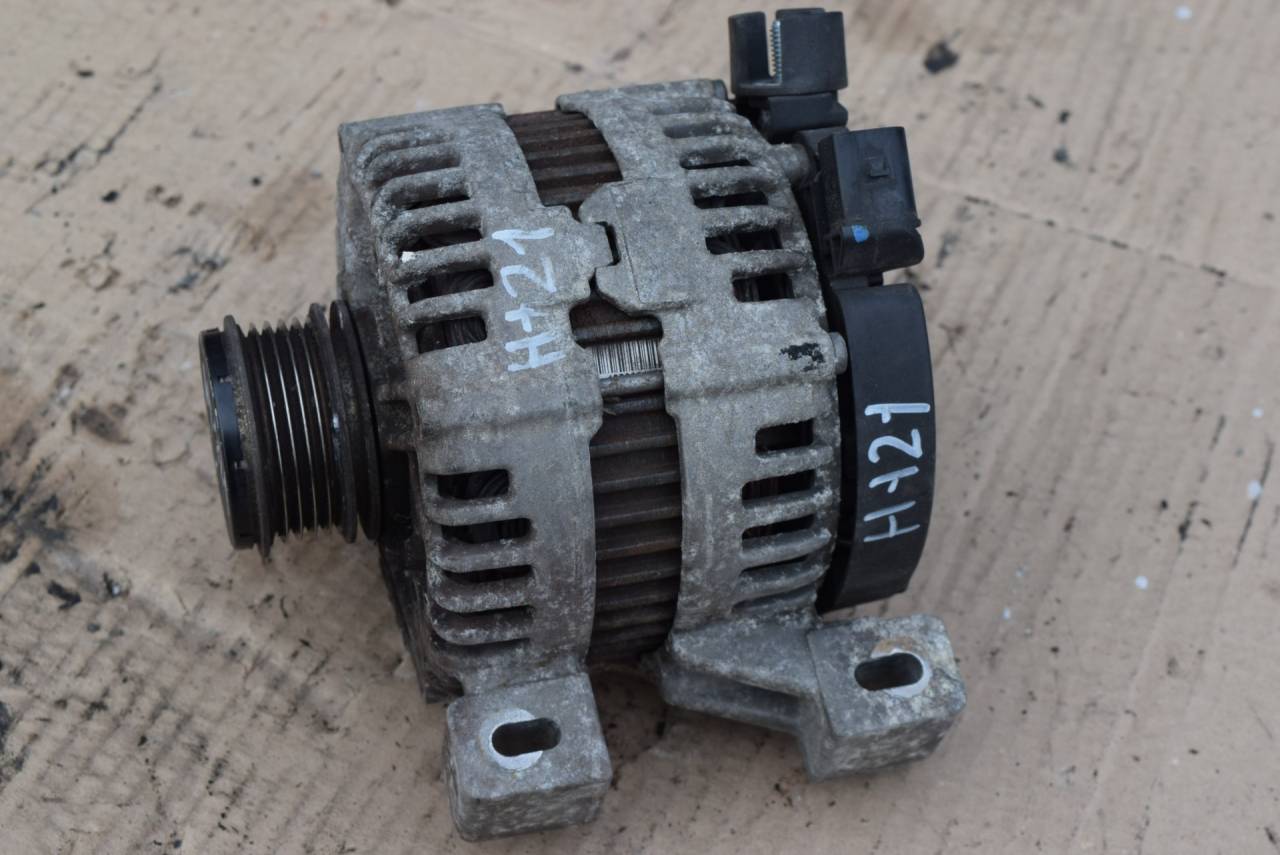 генератор Volvo C30 1 поколение 2007, 2.5 л., Ti, бензин, МКПП, серый, хетчбэк 3 дв., передний привод, 30773111, 0121615014 - фото №1