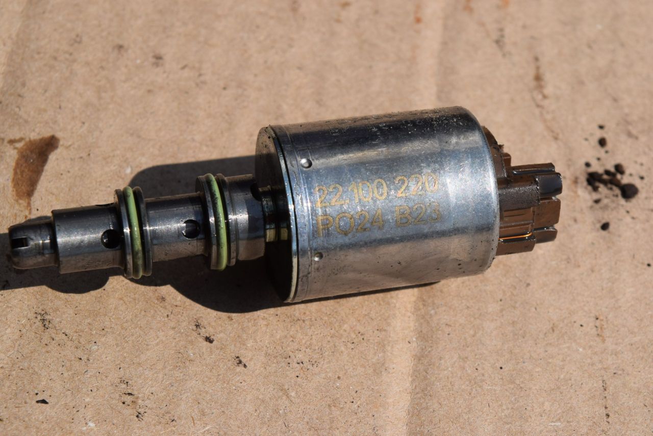 электромагнитный клапан Volvo XC90 1 поколение 2003, 2.5 л., бензин, АКПП, 22100220 - фото №1