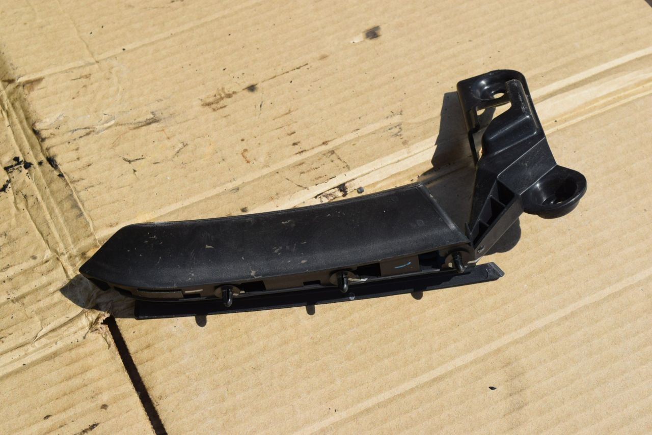 молдинг двери передней правой Volkswagen Golf 7 поколение 2016, 1.4 л., бензин, АКПП, 5GM837974 - фото №1