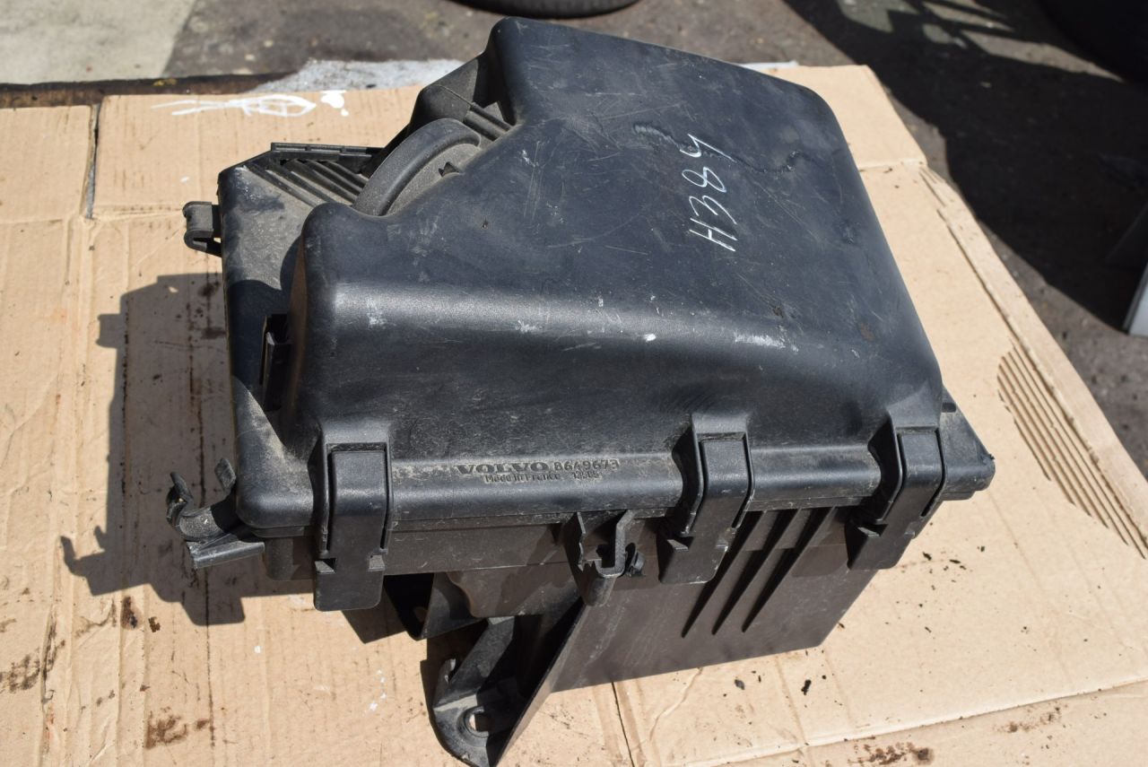 корпус воздушного фильтра Volvo XC70 2 поколение 2002, 2.5 л., Ti, B 5254 T2, бензин, МКПП, универсал, полный подключаемый привод, 8649673 - фото №1