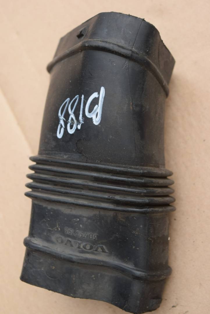 воздухозаборник Volvo XC60 1 поколение 2009, 2.4 л., D5, D 5244 T10, дизель, АКПП, полный подключаемый привод, 30792195 - фото №1